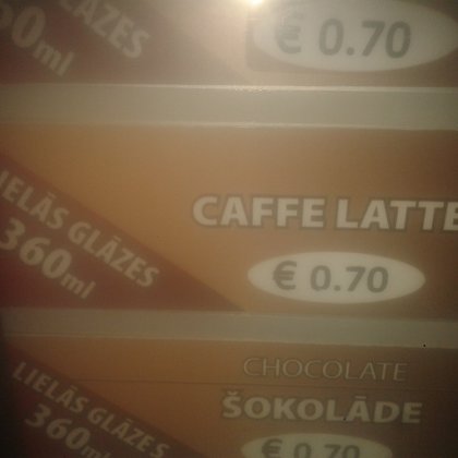 Autobus tikai bija 03:05.Gaidot autobusu uz mājām, nācās paņemt Caffe Latte,lai neaizmiegu