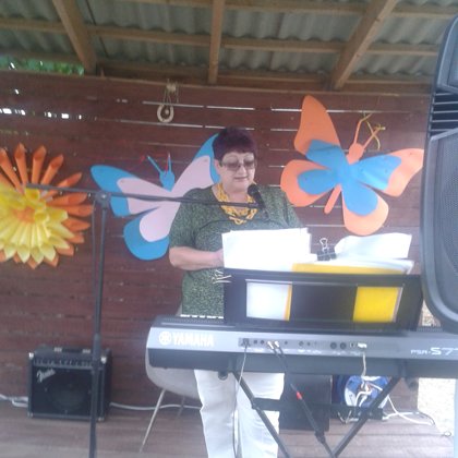 Inta Špillere (Dzejniece). Uzdāvināja man savu grāmatiņu: "Es dāvinu Tev mīlestību".