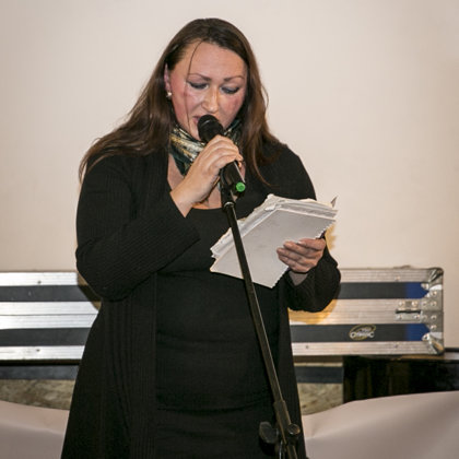 Анна Новочка читала своего мужа стихи / Anna Novočka lasīja sava vīra dzejoli.