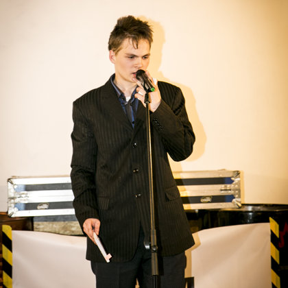 1.Kārtā es lasīju savu darbu: "Meitenes acis" no kopautoru krājuma: "Atnāc! Paliec!".