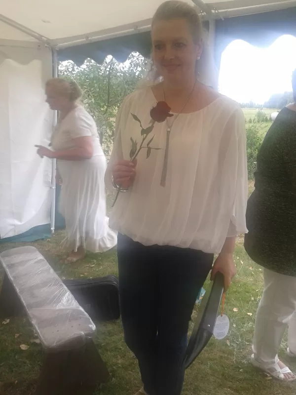 Indra Marija Dolģe (Dzejniece). Rozi es dāvināju kā sirsnīgu paldies.......
