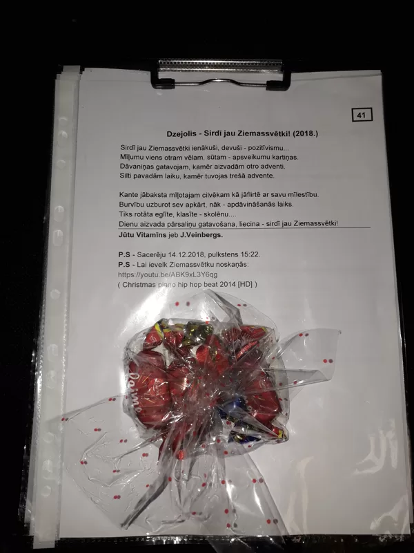 Mini koņču Buķete, fonā mans dzejolis - kuru pirmo pasākumā nolasīju.
